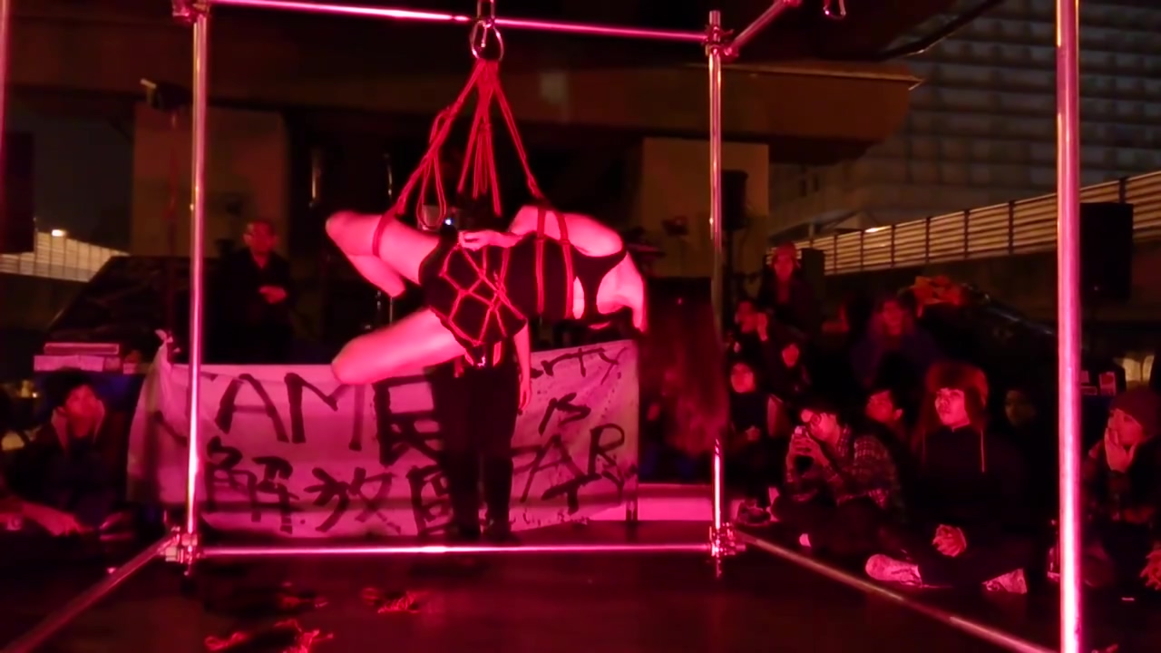 Spectacle Shibari
